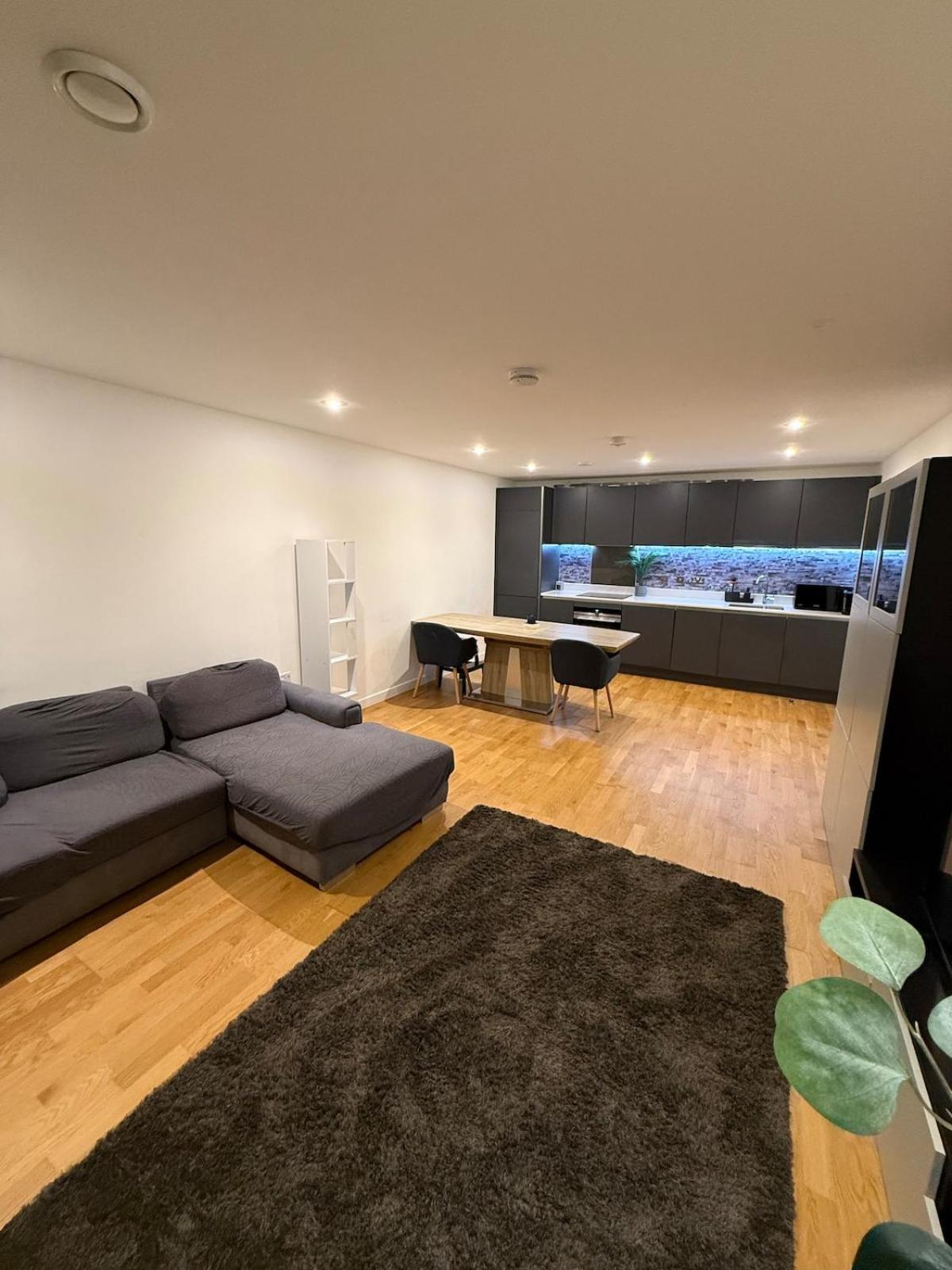 New 2 Bed Greenwich * Londra